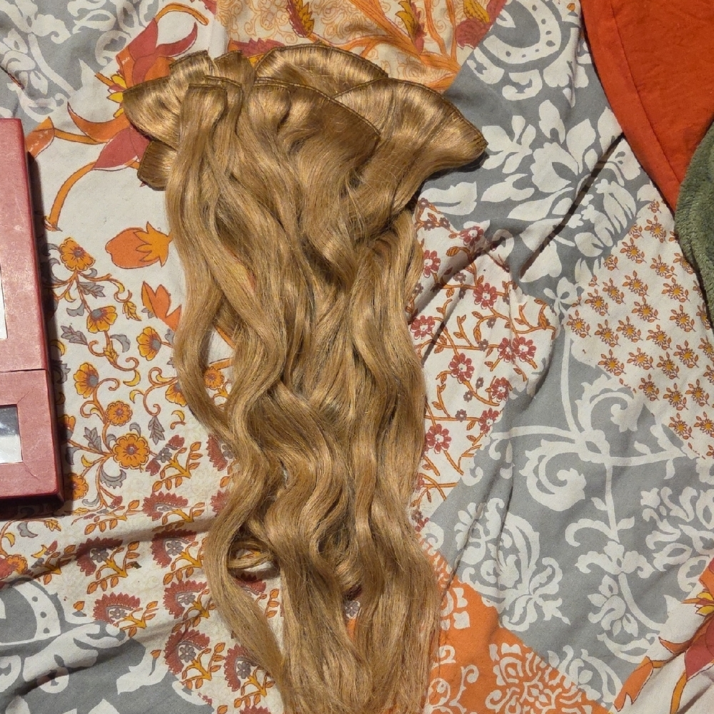 Luxy Blonde 18in Clip-In Hair Extensions - Picture 2 of 2